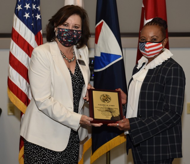 AMC&#39;s Valerie Lubin Receives AUSA Award