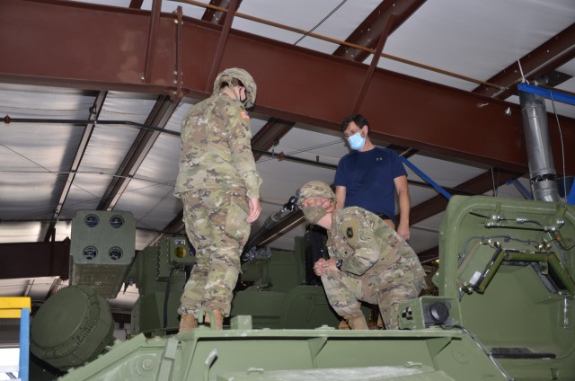 David Hill, a Test Engineer with DRS (right) shows Solders with the 5th
Battalion, 4th Air Defense Artillery Regiment how to use a boresighting
system on the IM-SHORAD's 30mm cannon. The soldiers are on WSMR to learn how
to use the IMSHORAD system, and then conduct a series of tests, using it
just like they would in the field, to help find and correct any issues with
the system before it's fielded early next year.