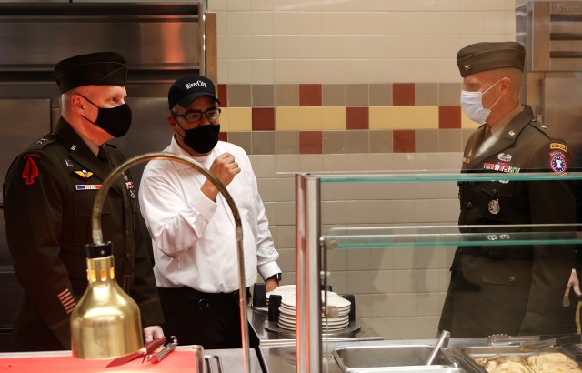 Semi-traditional Thanksgiving meal served to hungry Fort Knox personnel, residents