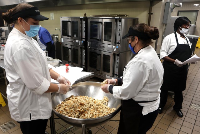 Semi-traditional Thanksgiving meal served to hungry Fort Knox personnel, residents