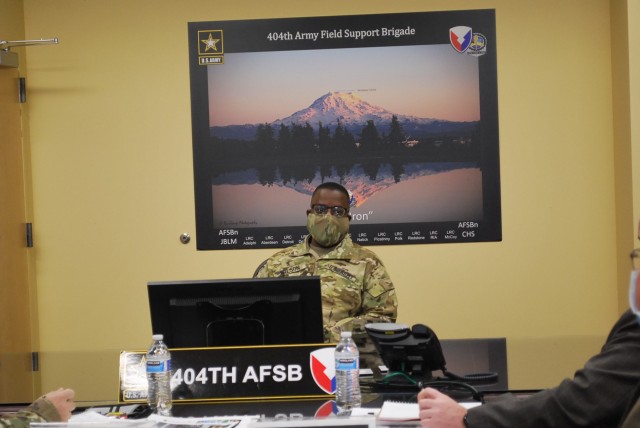 8th TSC commander visits the 404th AFSB