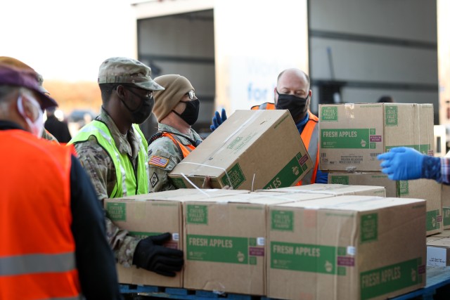 NCNG Soldiers distribute food ahead of Thanksgiving