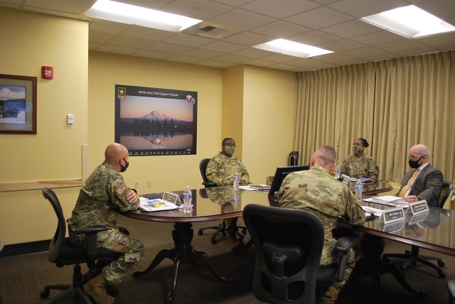 8th TSC commander visits the 404th AFSB