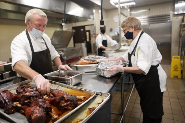 Semi-traditional Thanksgiving meal served to hungry Fort Knox personnel, residents