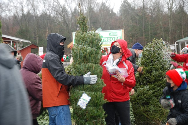 Guard members help spread socially distant holiday cheer