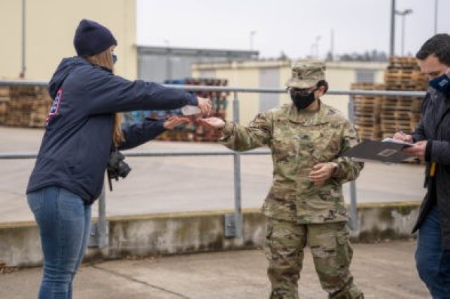 USO Thanksgiving Check-In