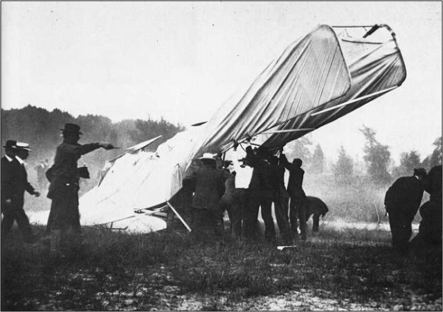 First Lt. Thomas Selfridge was killed and Orville Wright severely injured when a propeller split in flight, causing the plane to fall from an altitude of 75 feet.