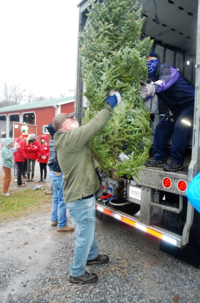 Guard members help spread socially distant holiday cheer