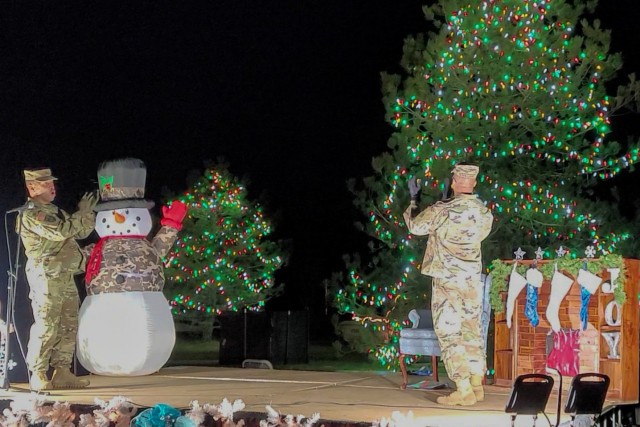 Fort Leonard Wood kicks off holiday season with virtual tree lighting ceremony