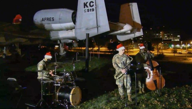 Fort Leonard Wood kicks off holiday season with virtual tree lighting ceremony