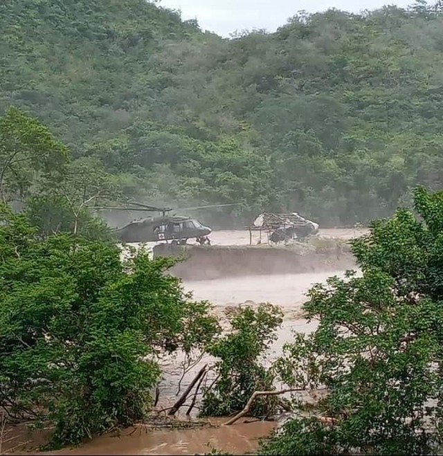 A U.S. HH-60 Black Hawk helicopter assigned to the 1-228th Aviation Regiment, Joint Task Force-Bravo rescued victims of Hurricane Eta stranded in floodwaters following the effects of Hurricane Eta in Honduras, Nov. 5, 2020. JTF-B’s training and strategic location allows them to mobilize and respond to an emergency with very short notice, enabling them to rapidly respond to the needs of our partners. (Courtesy photo)