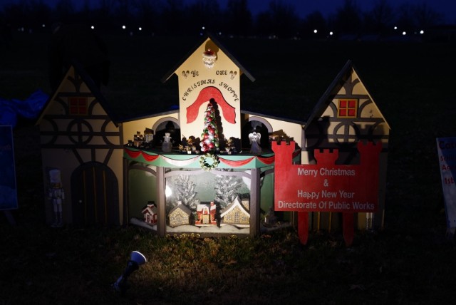 Fort Knox, Christmas, Christmas tree, holly, noel, Santa Claus, Kentucky, Saint Nick, holidays, tree