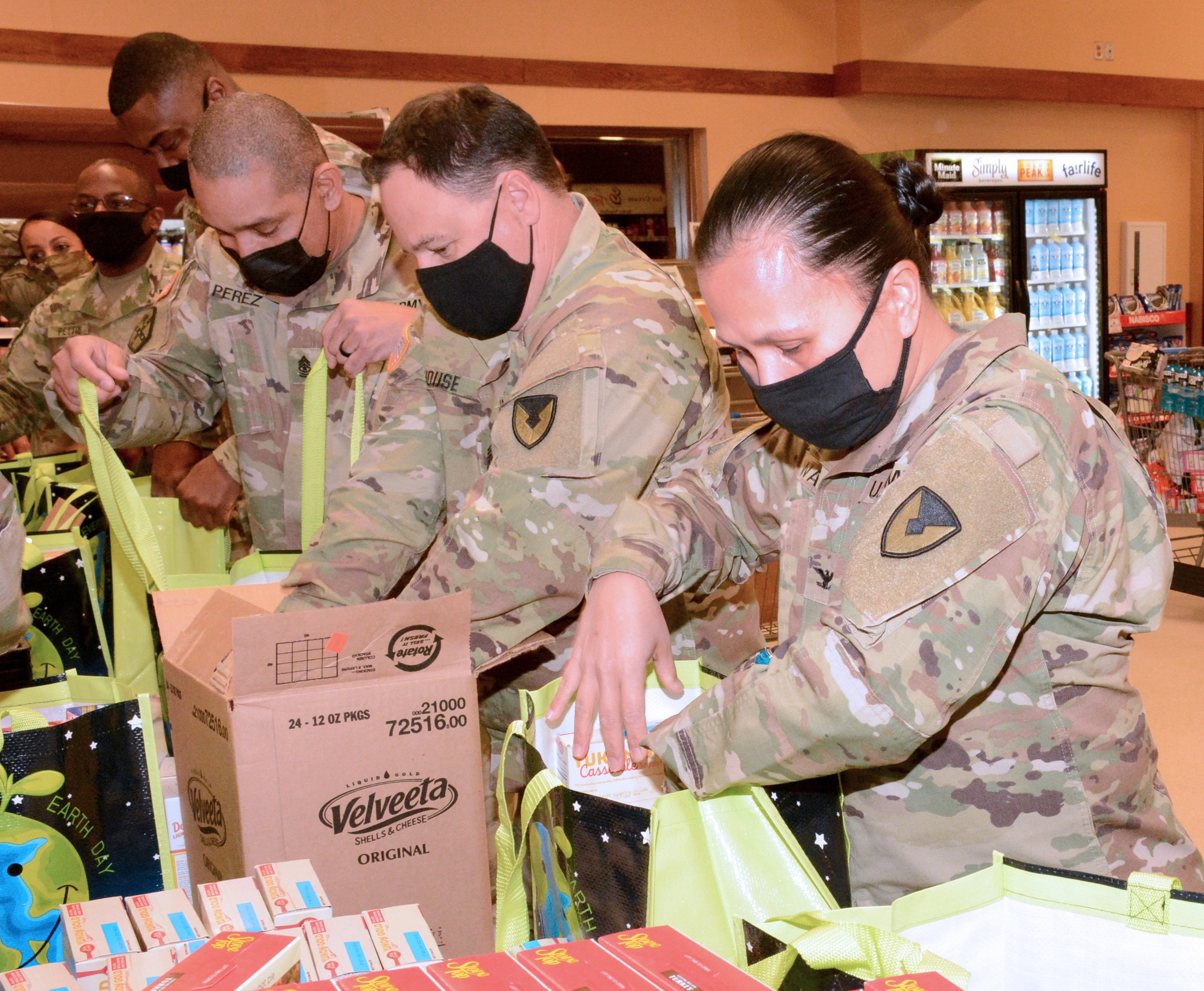 Grocery donation helps military families in need | Article | The United  States Army