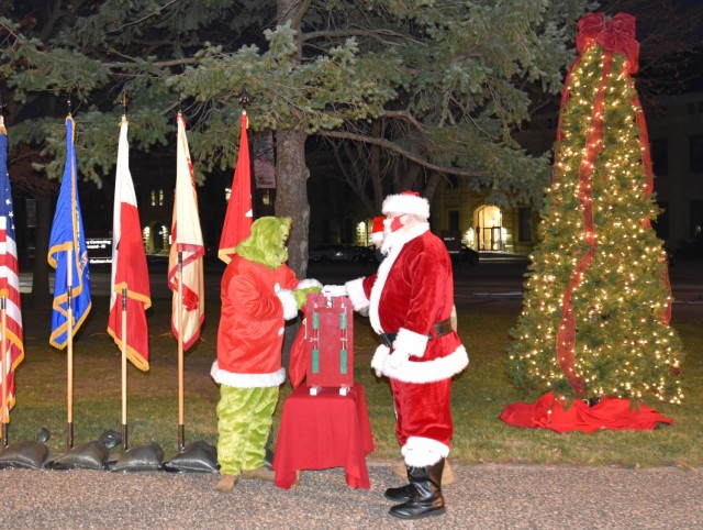 RIA celebrates 159th tree lighting