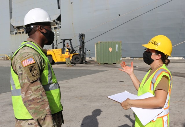 Staff Sgt. Deontre Austin and Petty Officer 1st Class Ilene Cerda discuss their tally techniques during port operations at Pearl Harbor in support of 25th Infantry Division return from JRTC on Dec. 5.