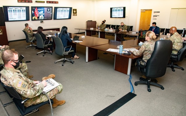 People, C5ISR field support top themes in CECOM update to AMC commander ...