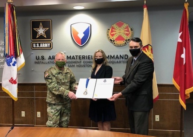 IMCOM professional receives the Order of Aaron and Hur