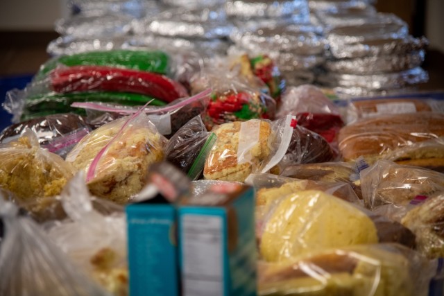 Cake Cups for Christmas: Humphreys volunteers bring holiday spirit to quarantine