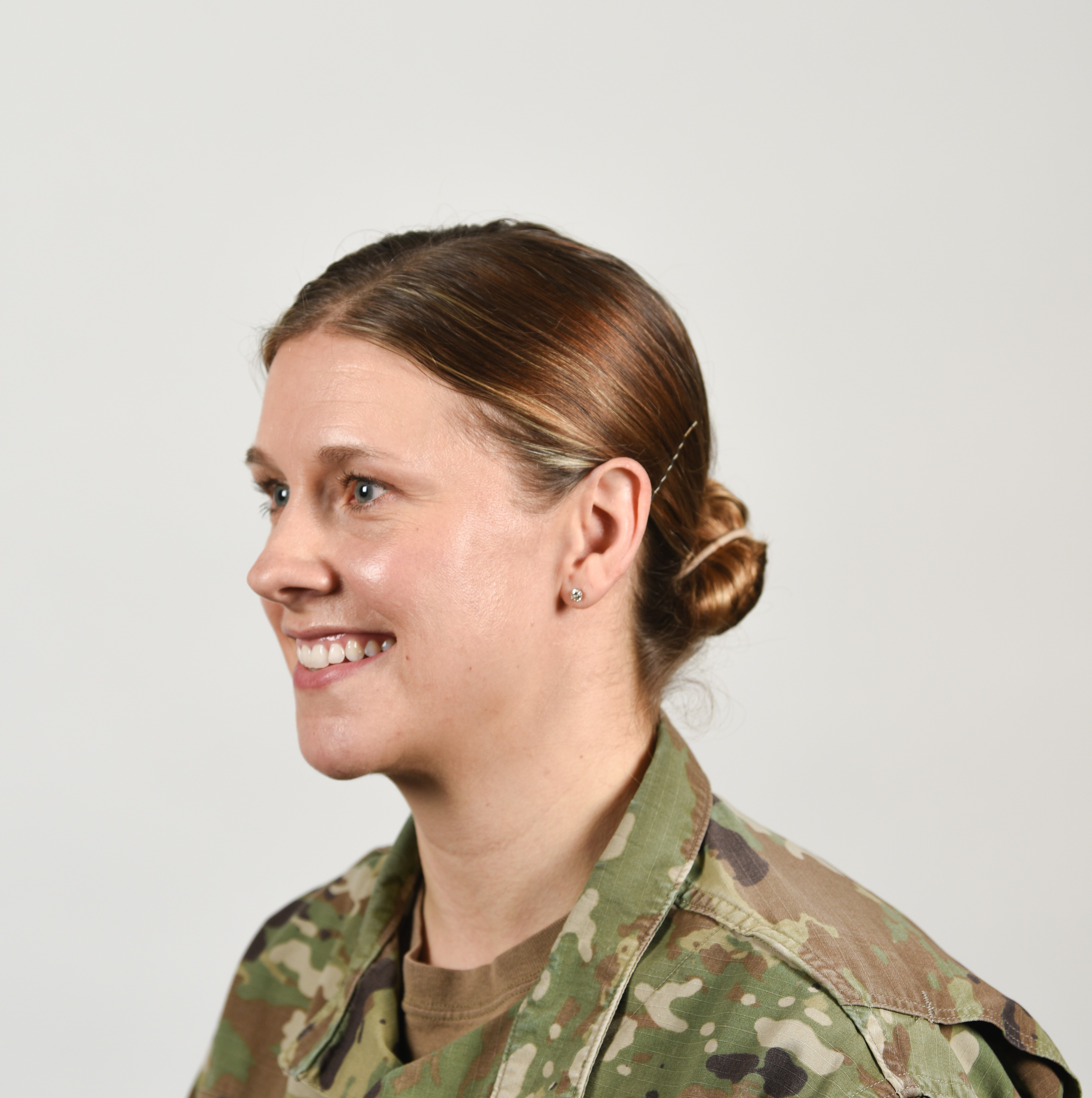 In a Changing Military, the Army Eases Its Rules for Women's Hair