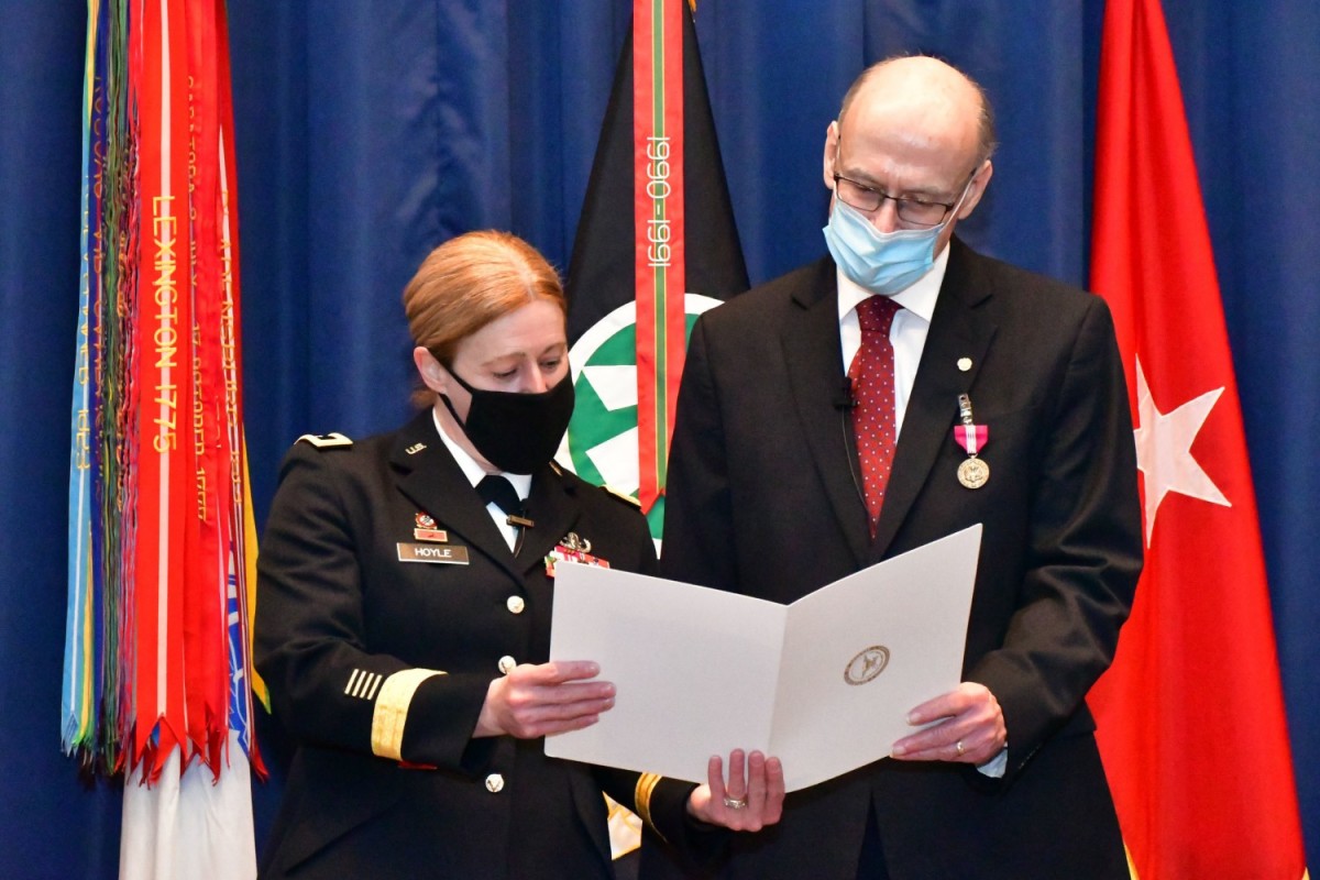 SDDC Historian Retires After More Than Three Decades Of Federal Service 