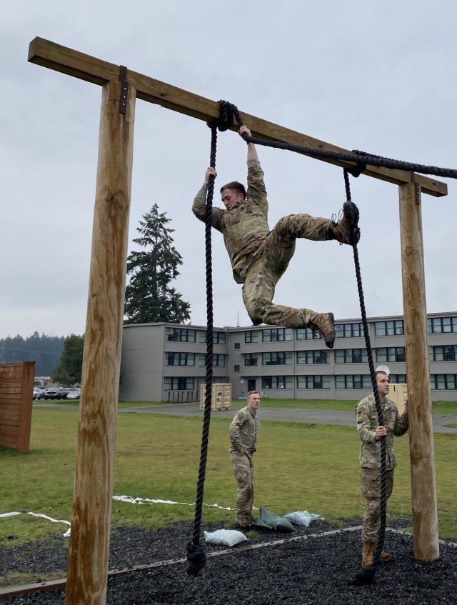 SFAB Advisor Traverses Obstacle Course During TARP Event