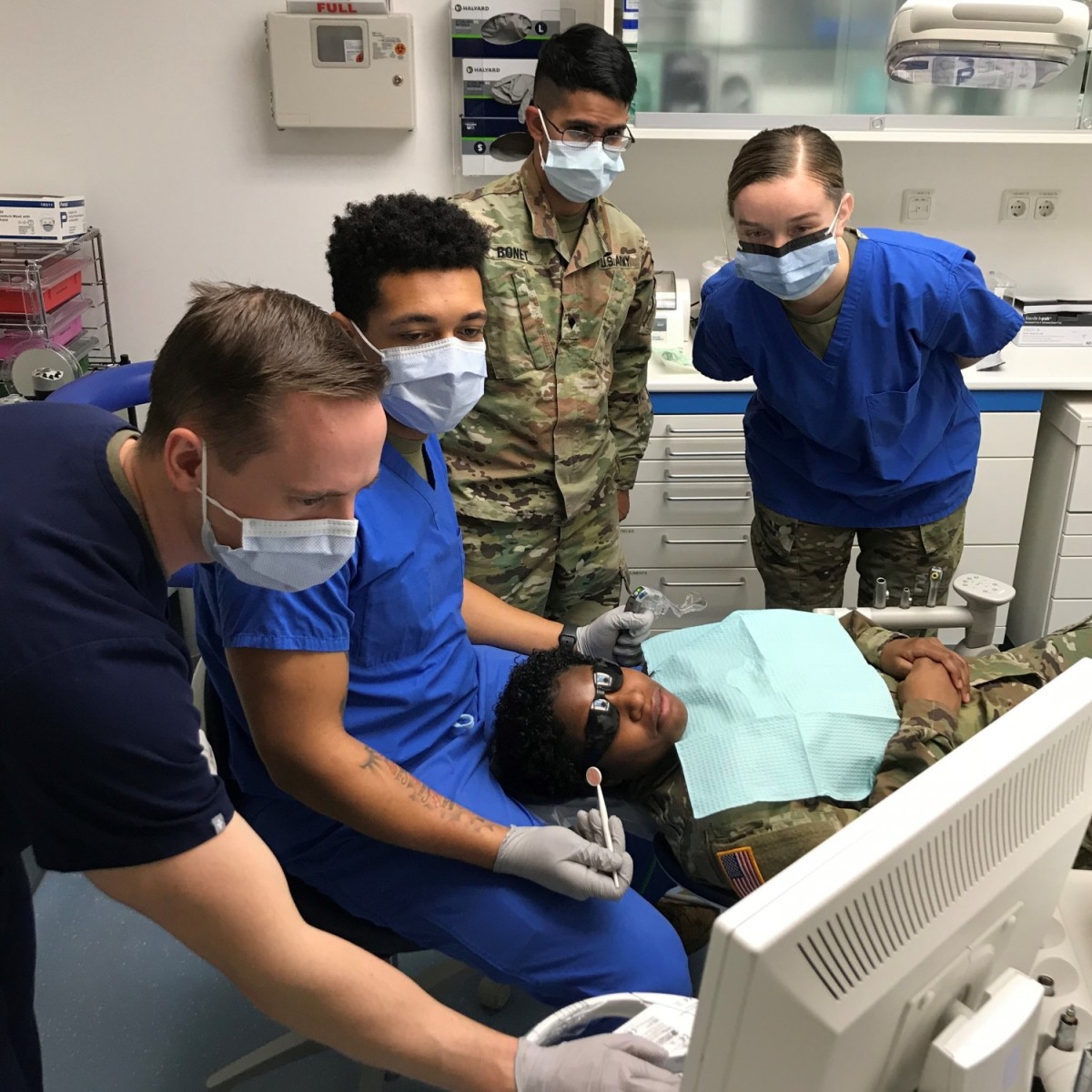 Army dentist trains his Soldiers on CAD/CAM technology | Article