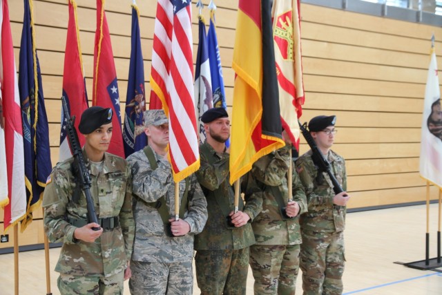 WIESBADEN, Germany – Soldiers of the Hessen State Command from the USAG Wiesbaden participate in a change of command ceremony on Clay Kaserne.
(Courtesy photo by Landeskommando Hessen)