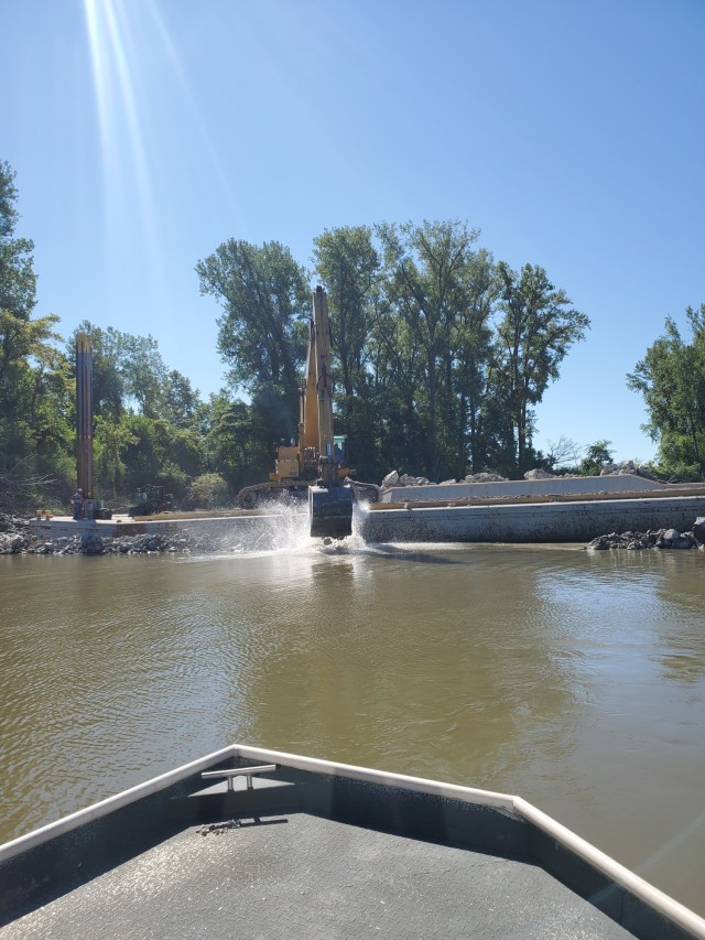 Ellis Construction crew dropping rock on a damaged Missouri River Structure