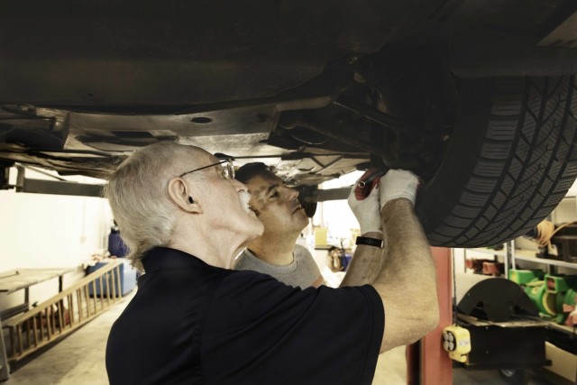 Bill Hales helps a customer at the Kelley Auto Skills Center.