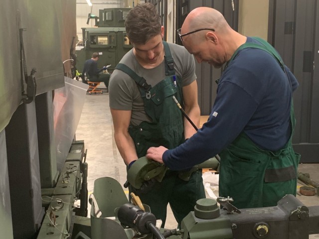 Dutch military, 405th AFSB work together at APS-2 Eygelshoven, prepare for DE21