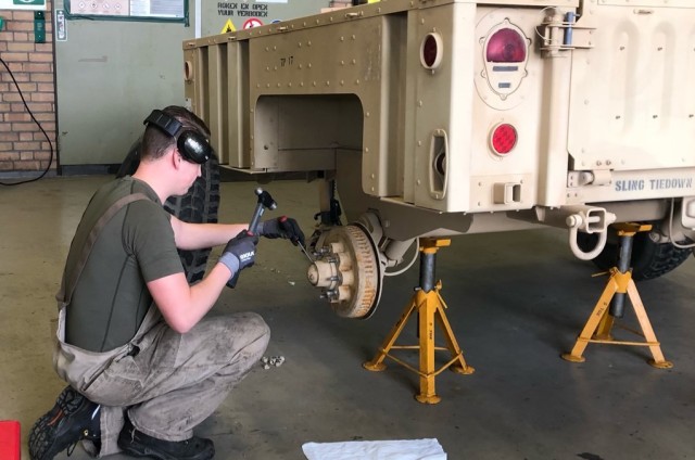 Dutch military, 405th AFSB work together at APS-2 Eygelshoven, prepare for DE21