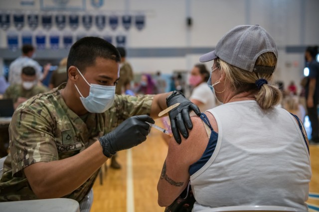 Hawaii National Guard vaccinates residents