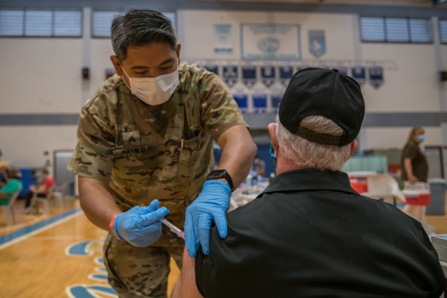 Hawaii National Guard vaccinates residents