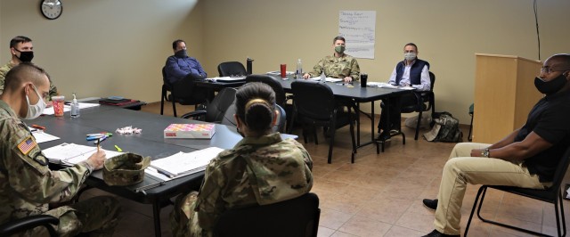 Walker teaches a class in the Ready and Resilient Center at Fort Knox, Kentucky. Officials say Soldiers, family members and civilian employees can take advantage of free trainings to improve their day-to-day performance.