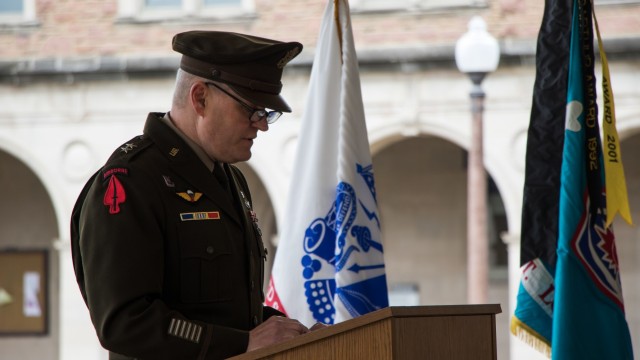 Maj. Gen. John R. Evans Jr. presented the inaugural Department of Defense ROTC and Higher Educational Institution Partnership Excellence Award to both Washington University in St. Louis and the Gateway Battalion, Monday, March 15. 
The award made its debut in 2020, however the COVID-19 pandemic forced a delay in the presentation of the first award from the Department of Defense recognizing the outstanding ROTC unit and host educational institution for each military department. The award is based on accomplishments in three broad categories: program performance, educational institution support and other noteworthy achievements.