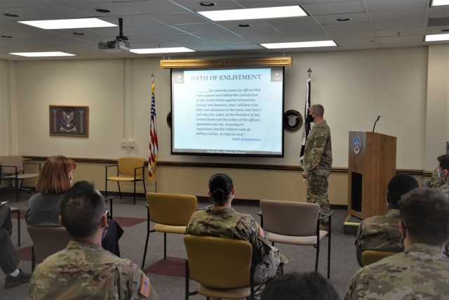 Sgt. 1st Class Nickolas Noland, General Leonard Wood Army Community Hospital medic noncommissioned officer, instructs Soldiers and employees during Department of Defense’s extremist stand-down training March 19.