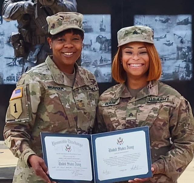 Mother Reenlists Daughter in Rare Ceremony