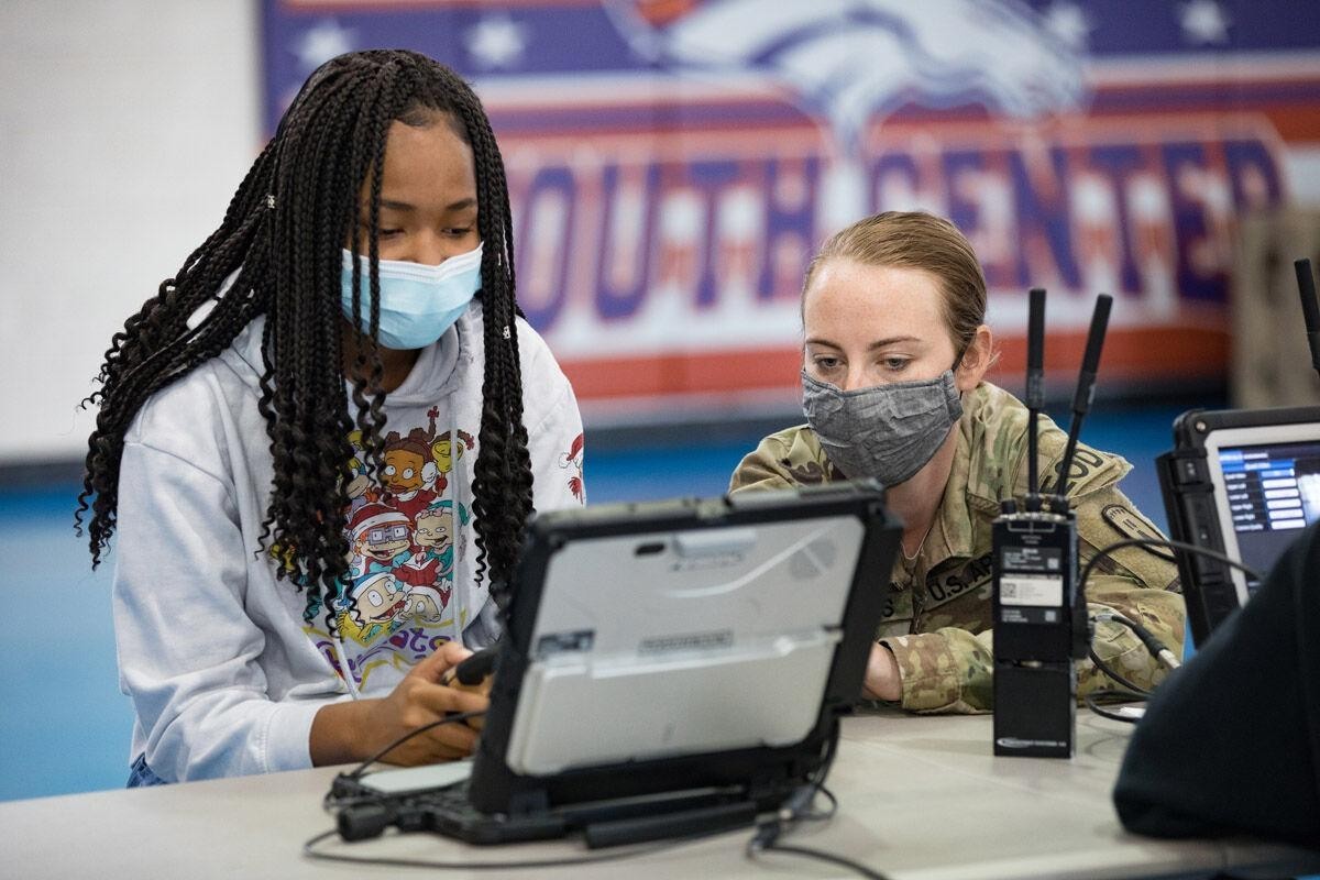 Fort Hood robotics clinic has kids' gears turning Article The