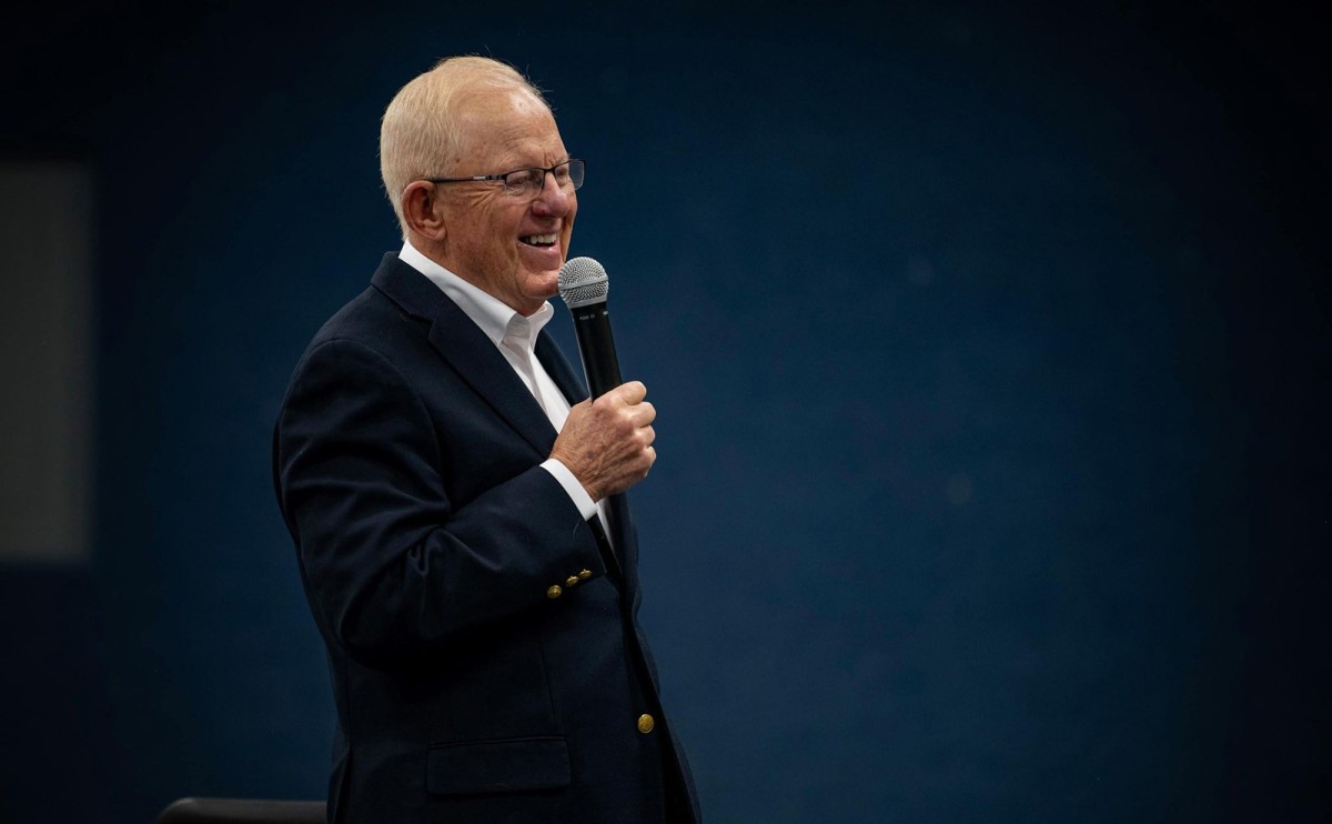 Retired Navy Fighter Pilot Vietnam War POW Shares Message With Field Artillery Captains Career 