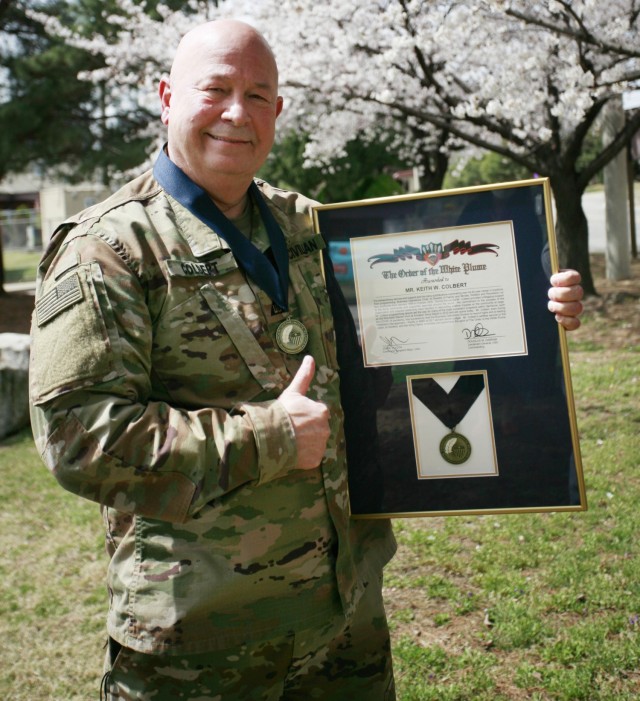 Keith Wayne Colbert is first Native American to win Army&#39;s White Plume award