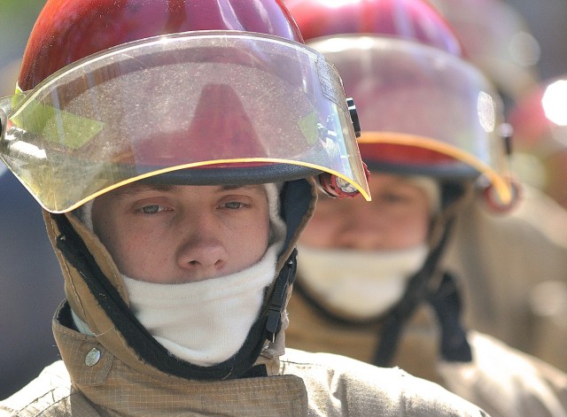 Unidentified students listen to hose-handling instruction during 88K Watercraft Operator Course training April 16 at the Transportation School’s Maritime and Intermodal Training Department.