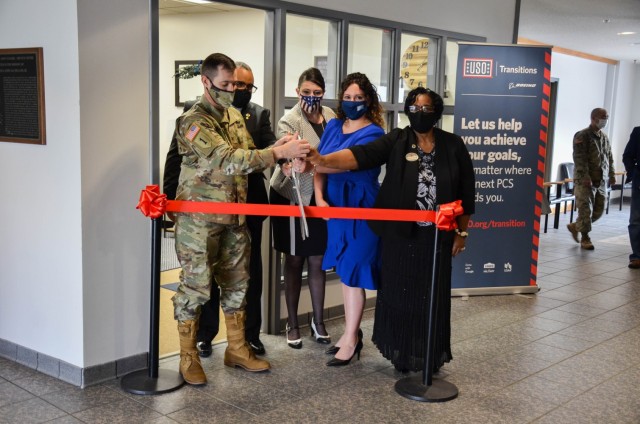 Fort Leonard Wood Spouses Employment Lounge opens in Bldg. 470