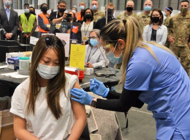 NYNG helps hit half-million shot count at NYC vaccine site