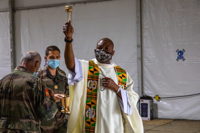 U.S. chaplain holds Easter Mass for French | Article | The United ...