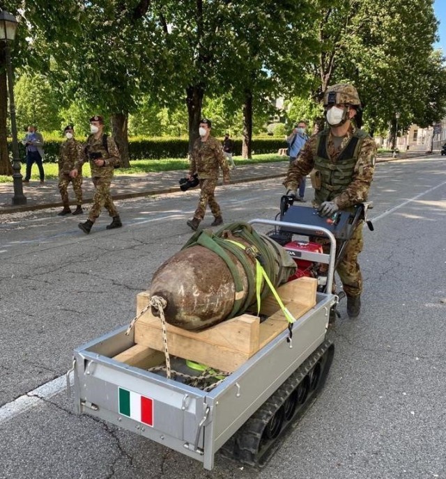 Italian demolition experts with the 8th Regiment of the Folgore Airborne Engineers based in Legnago, Italy, disarmed a 500-pound British-made bomb that dropped 77 years ago on downtown Vicenza. In all, more than 3,100 local residents within 1,500...