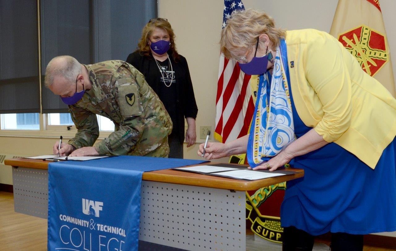 Fort Wainwright pens partnership supporting enhanced degree benefits |  Article | The United States Army