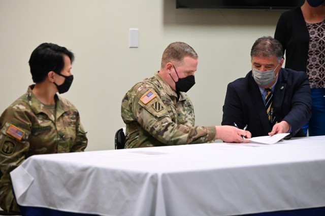 Col. Karin Watson, Fort Lee garrison commander; Col. Roger Keen, director, U.S. Army Museums; and Mark Moore, chairman of the Crater Planning District Commission, sign a Memorandum of Understanding formalizing their intent to establish a publicly...