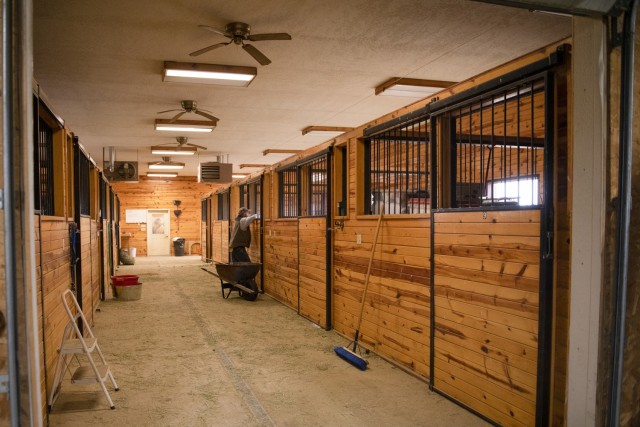Soldiers volunteer at Wyoming ranch for Operation Remount