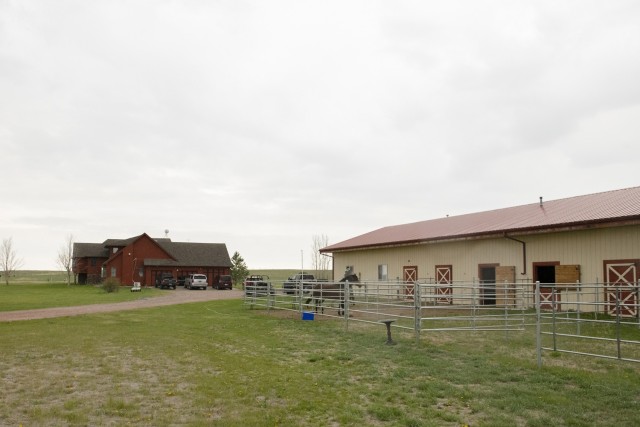Soldiers volunteer at Wyoming ranch for Operation Remount