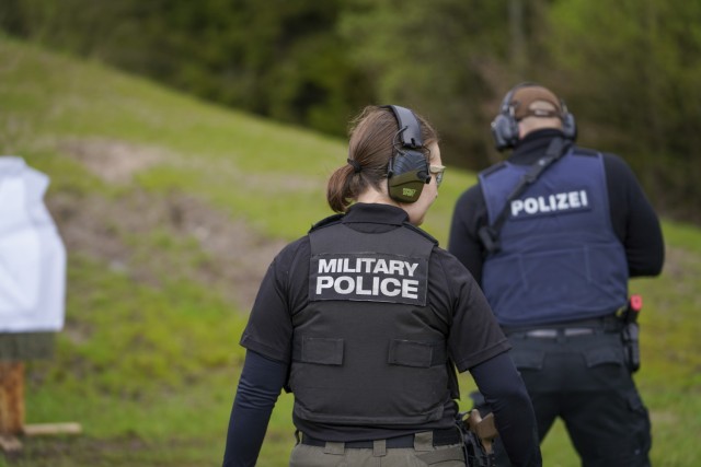 Members of the Upper Palatinate Polizei and USAG Bavaria DES participate in the LEWTAQ.